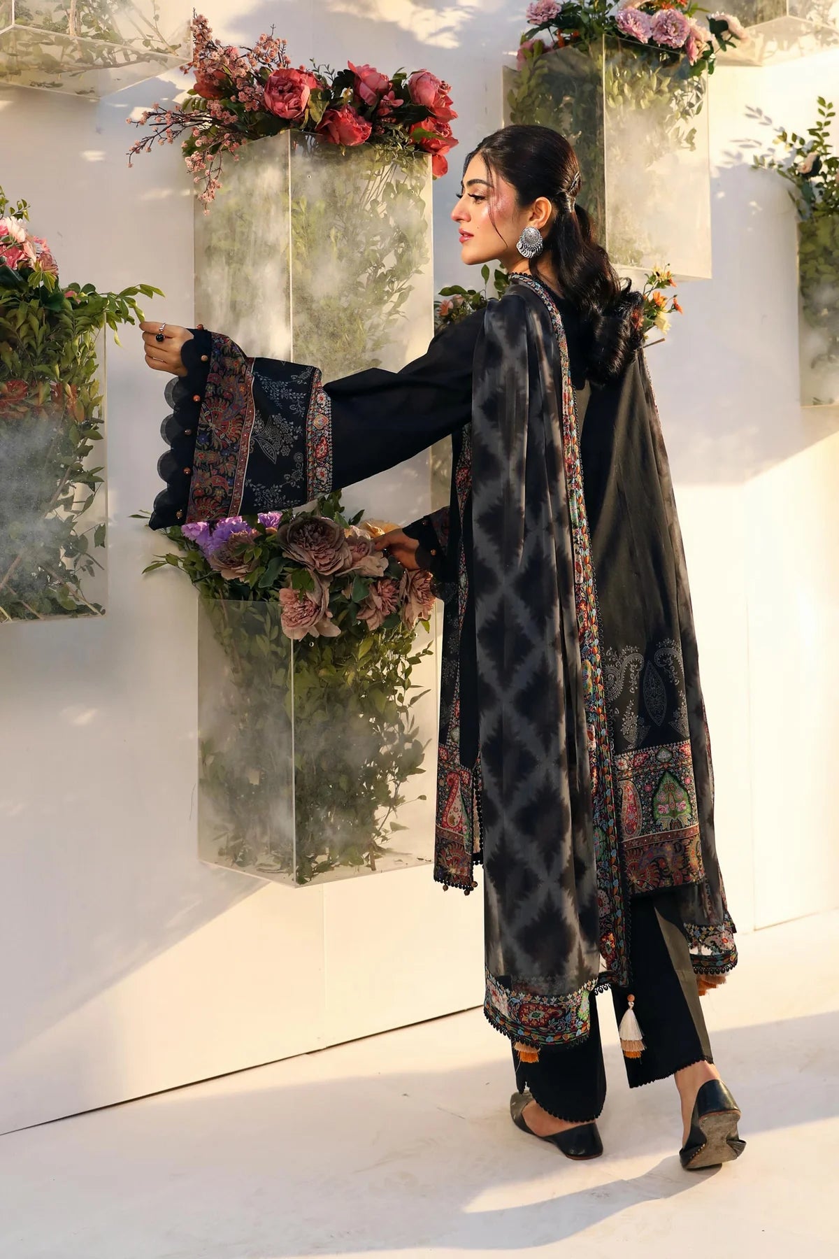 Maria B 3Pc Embroidered Lawn Suit MB-CUS25-703A gulbuy.com