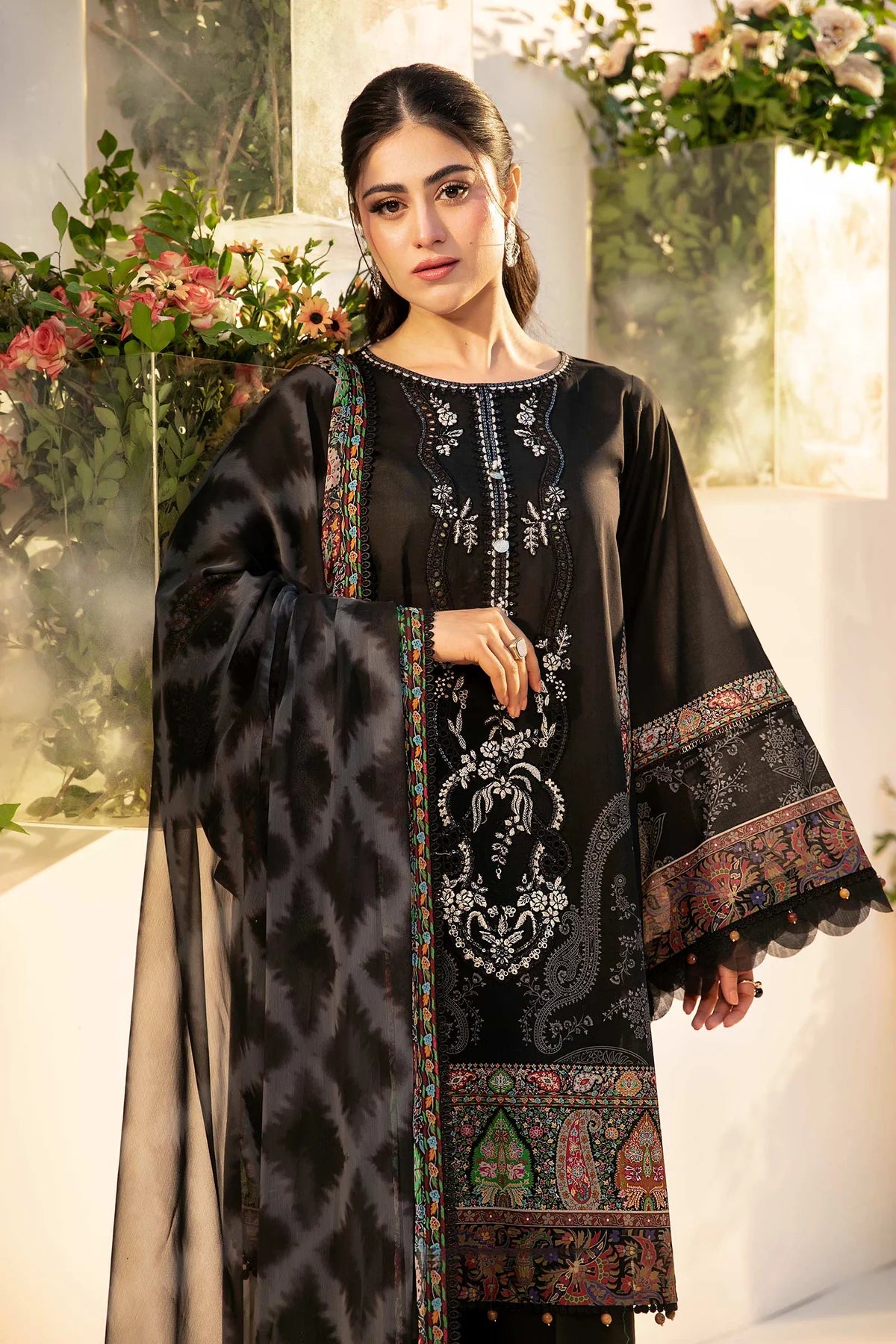 Maria B 3Pc Embroidered Lawn Suit MB-CUS25-703A gulbuy.com