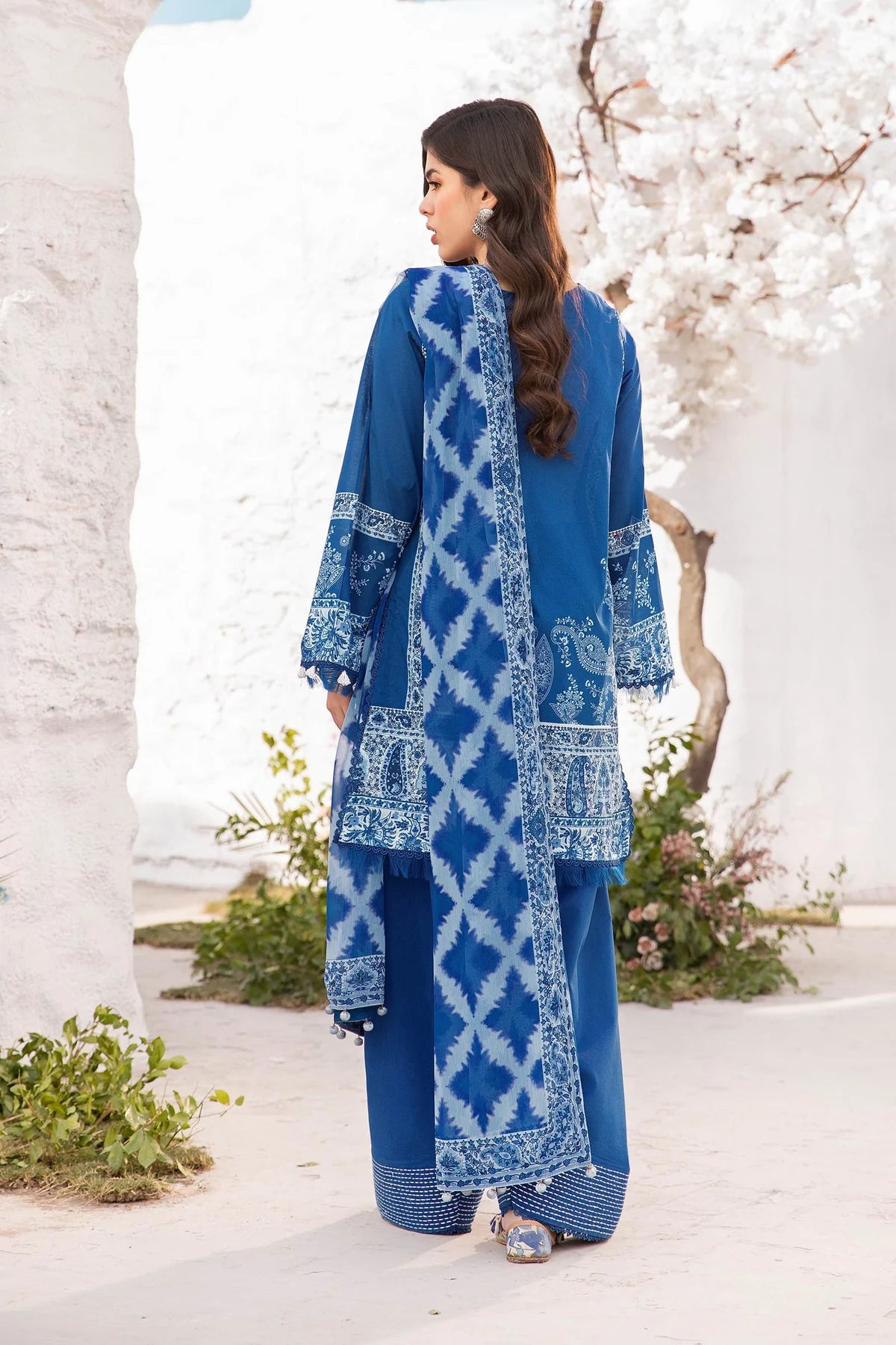Maria B 3Pc Embroidered Lawn Suit MB-CUS25-703B gulbuy.com