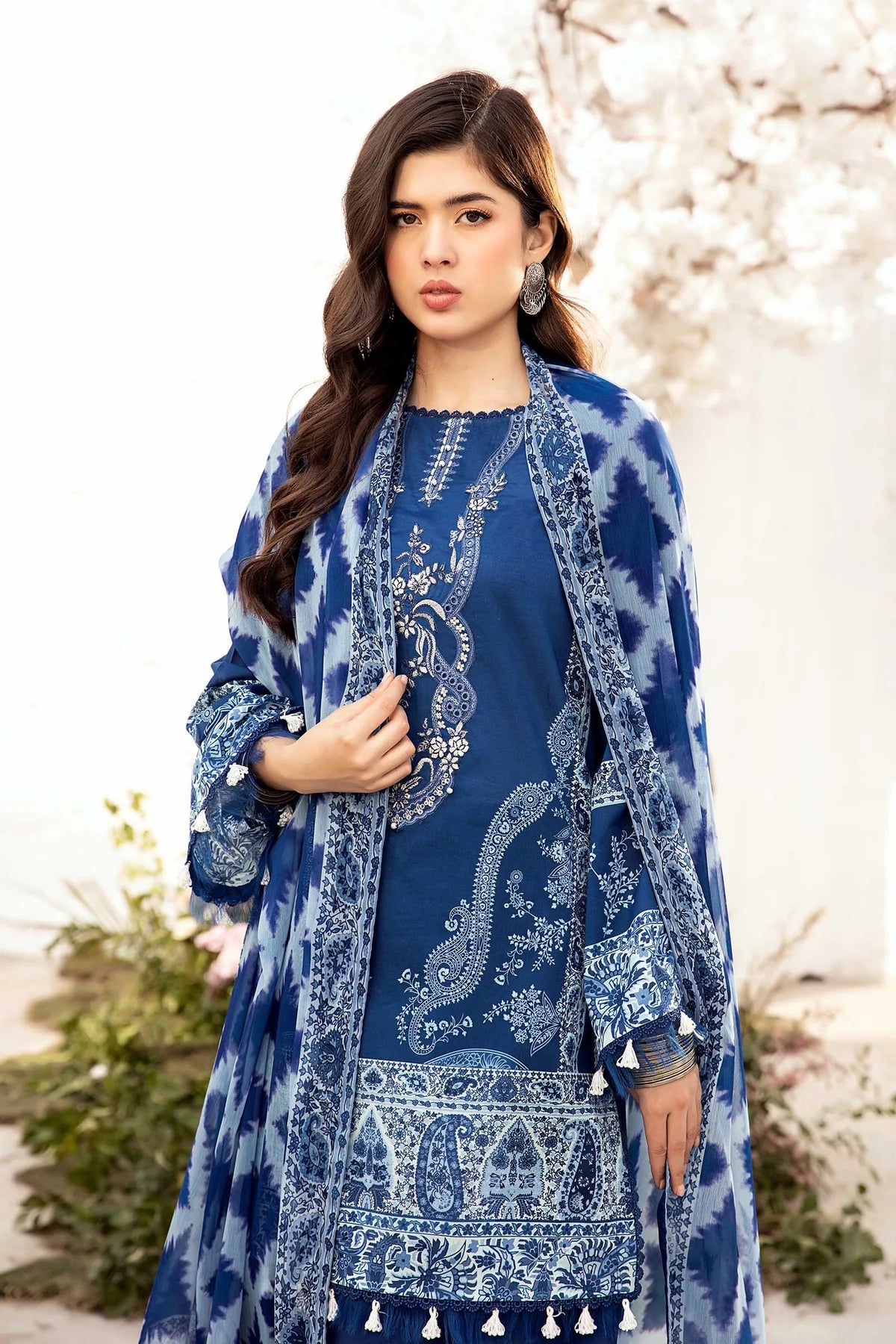 Maria B 3Pc Embroidered Lawn Suit MB-CUS25-703B gulbuy.com