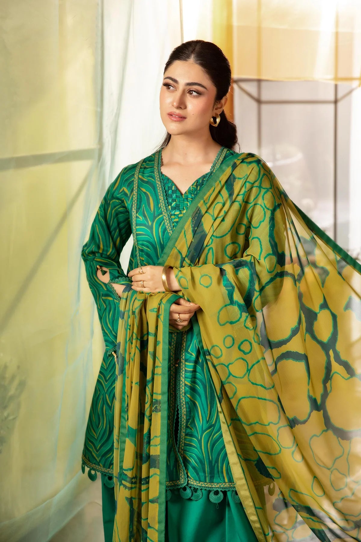 Maria B 3Pc Embroidered Lawn Suit MB-CUS25-704A gulbuy.com