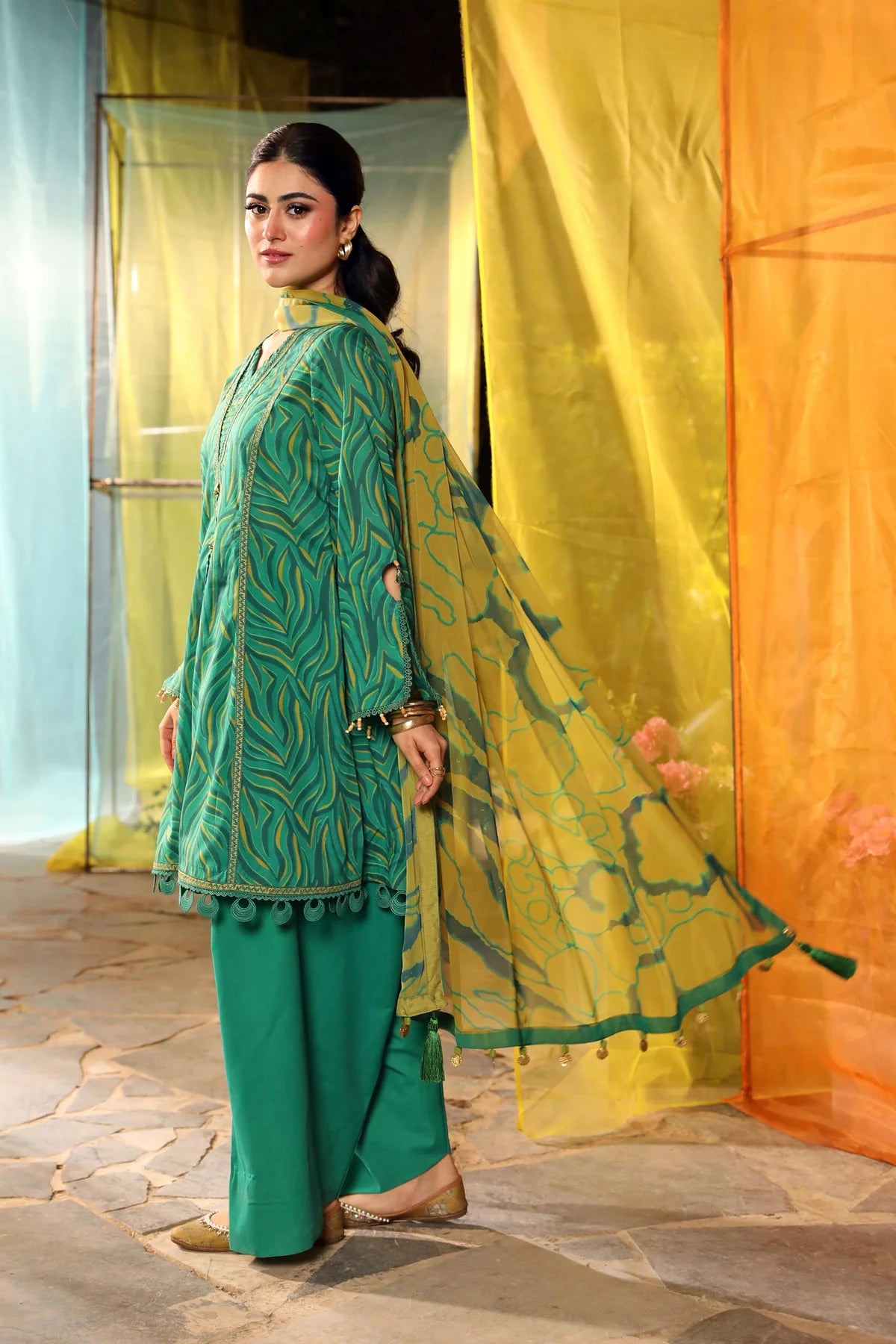 Maria B 3Pc Embroidered Lawn Suit MB-CUS25-704A gulbuy.com