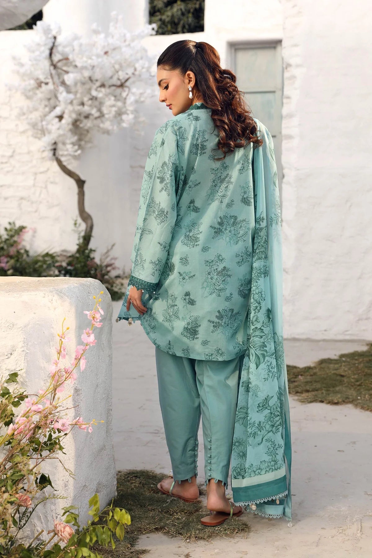 Maria B 3Pc Embroidered Lawn Suit MB-CUS25-708B gulbuy.com