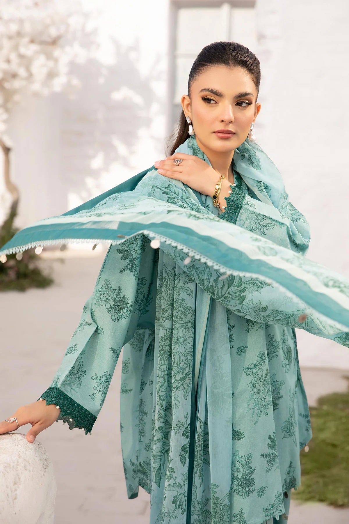 Maria B 3Pc Embroidered Lawn Suit MB-CUS25-708B gulbuy.com