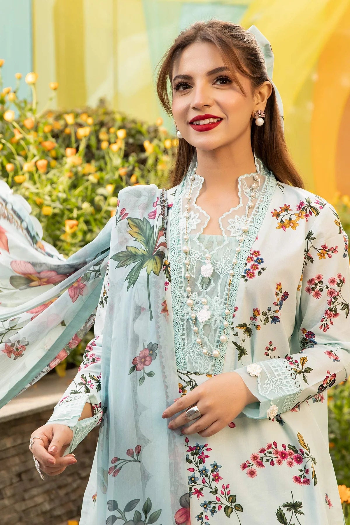 Maria B 3Pc Embroidered Lawn Suit MB-CUS25-709B gulbuy.com
