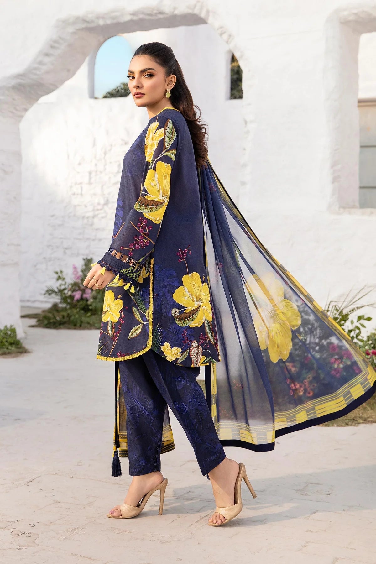 Maria B 3Pc Embroidered Lawn Suit MB-CUS25-710B gulbuy.com