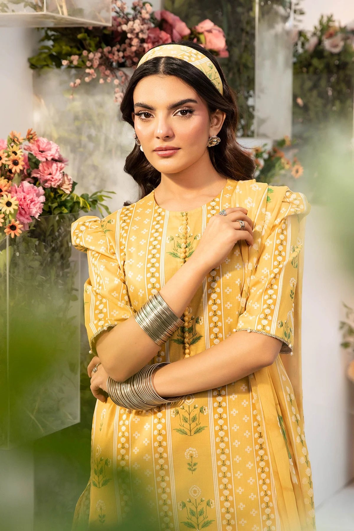 Maria B 3Pc Embroidered Lawn Suit MB-CUS25-711A gulbuy.com