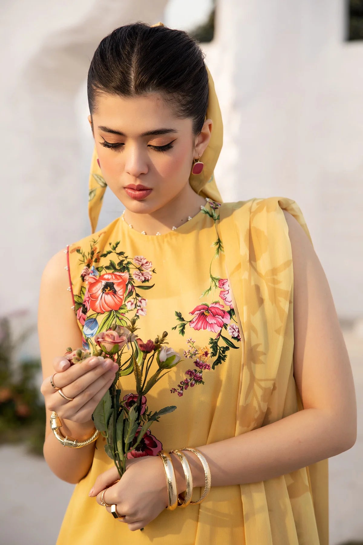Maria B 3Pc Embroidered Lawn Suit MB-CUS25-712A gulbuy.com