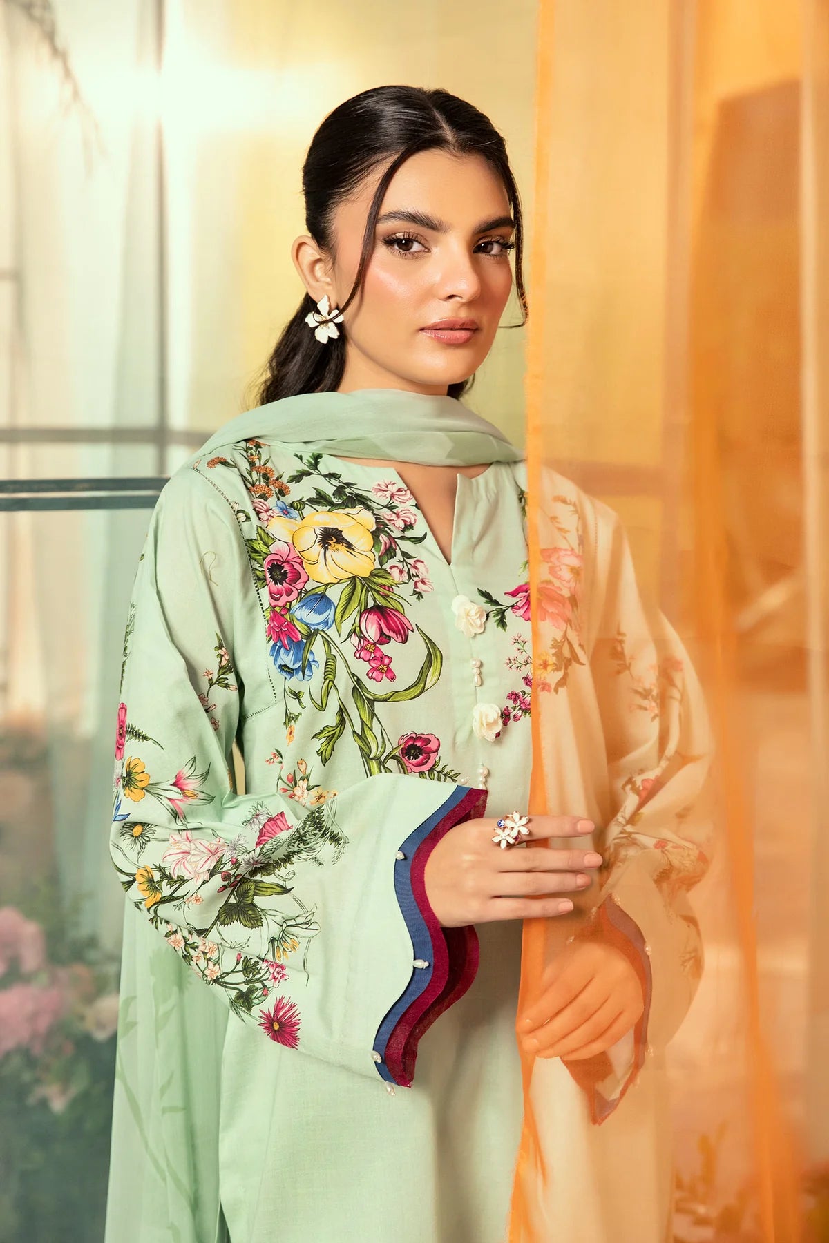 Maria B 3Pc Embroidered Lawn Suit MB-CUS25-712B gulbuy.com