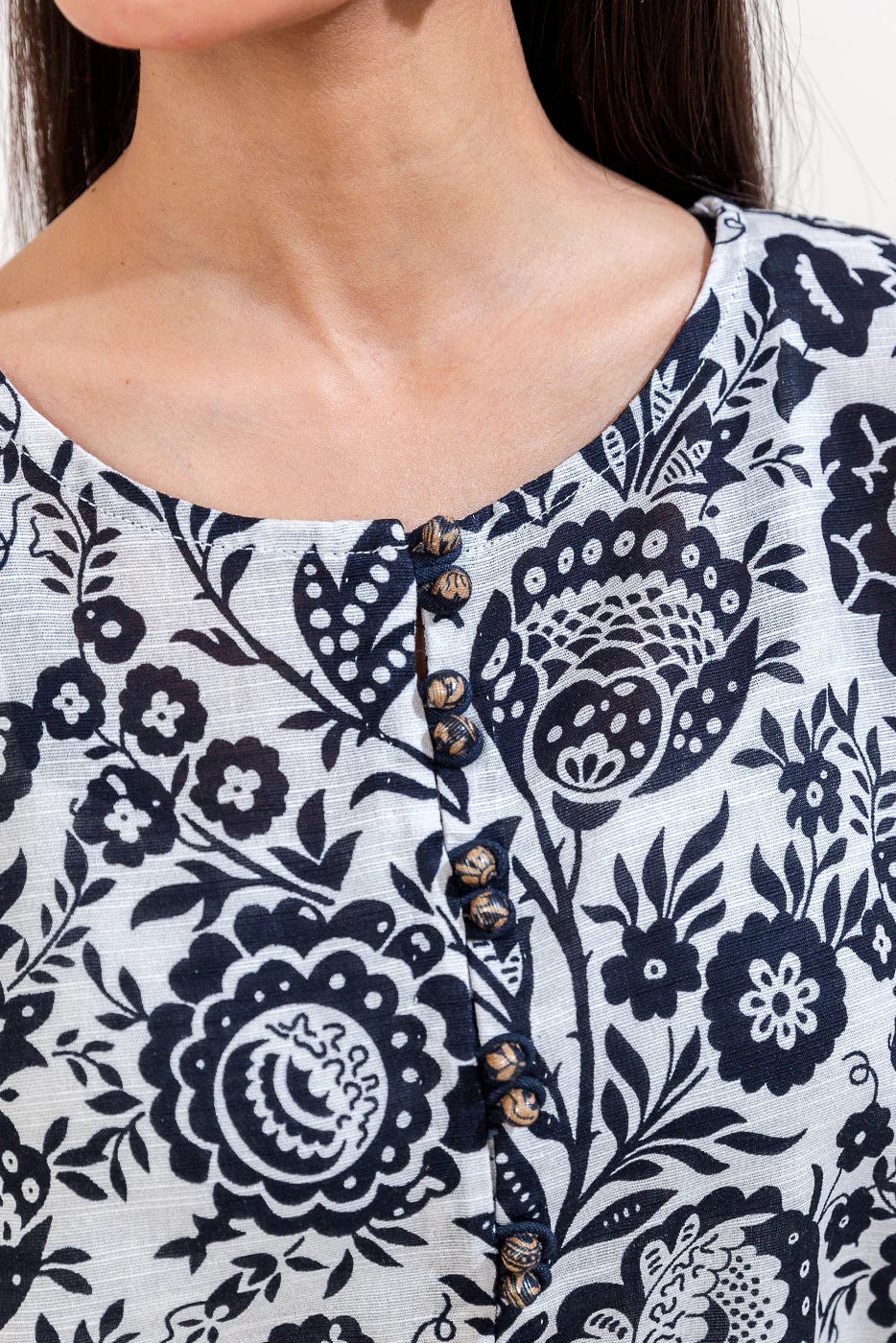 BEECHTREE 3PC PRINTED KHADDAR SUIT-MONOCHROME PITCH-MB22401UN005515 gulbuy.com