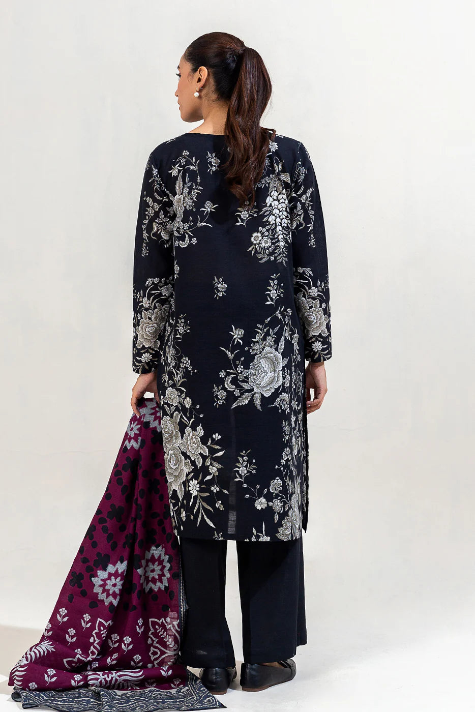 BEECHTREE 3PC PRINTED KHADDAR SUIT-SMOKEY ASH-MB22401UN005518 gulbuy.com