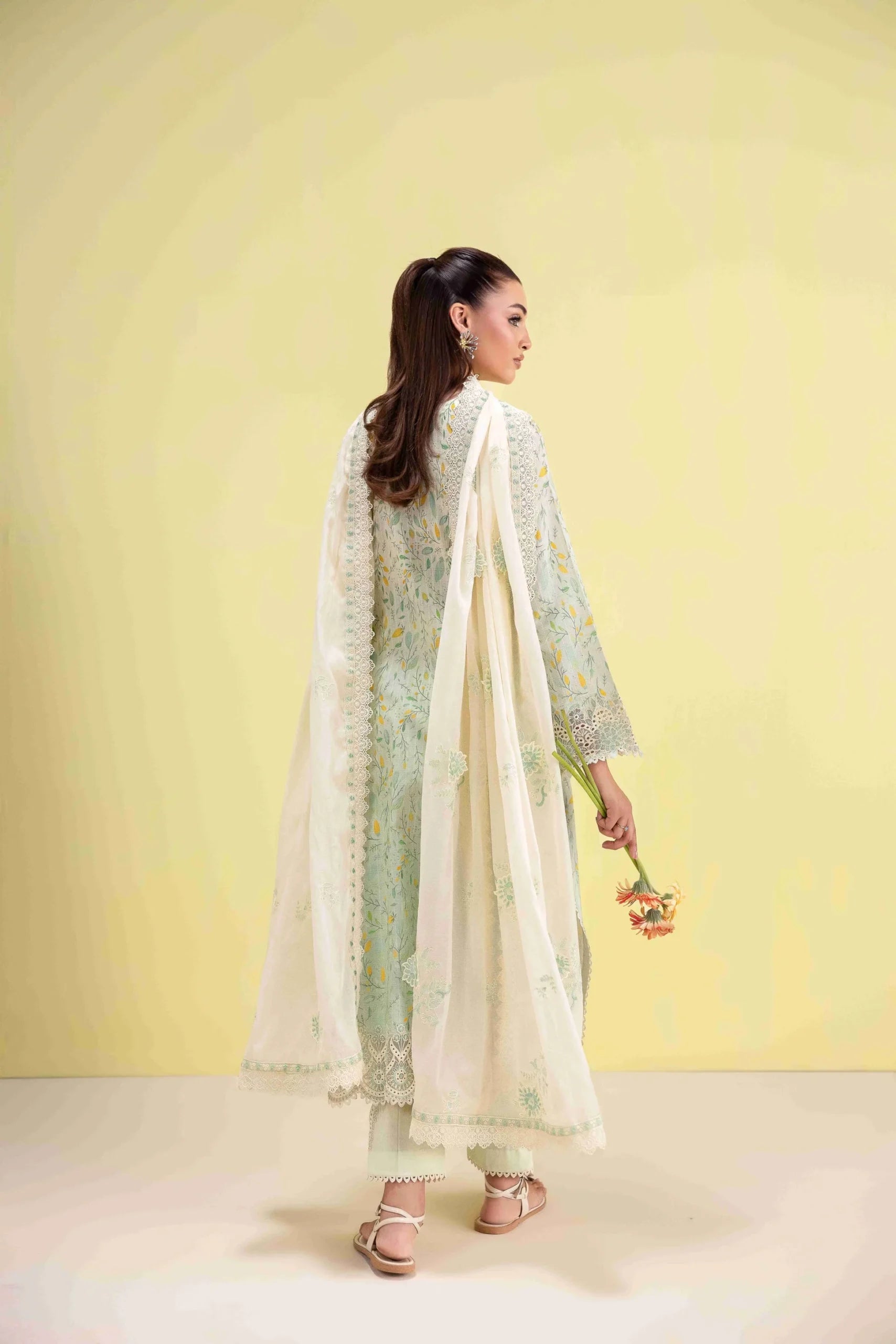 Aabyaan 3Pc Embroidered Lawn Suit AVEN AP-01 gulbuy.com