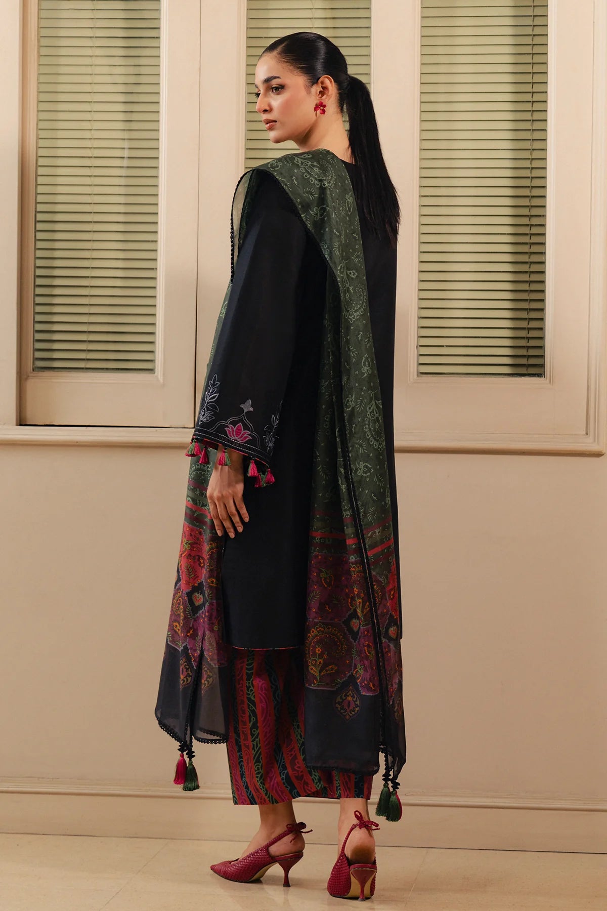 Jazmin 3Pc Embroidered Lawn Suit USE-9334