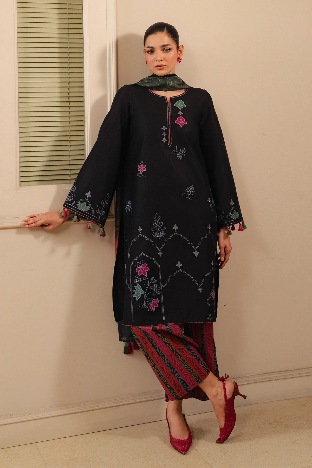 Jazmin 3Pc Embroidered Lawn Suit USE-9334