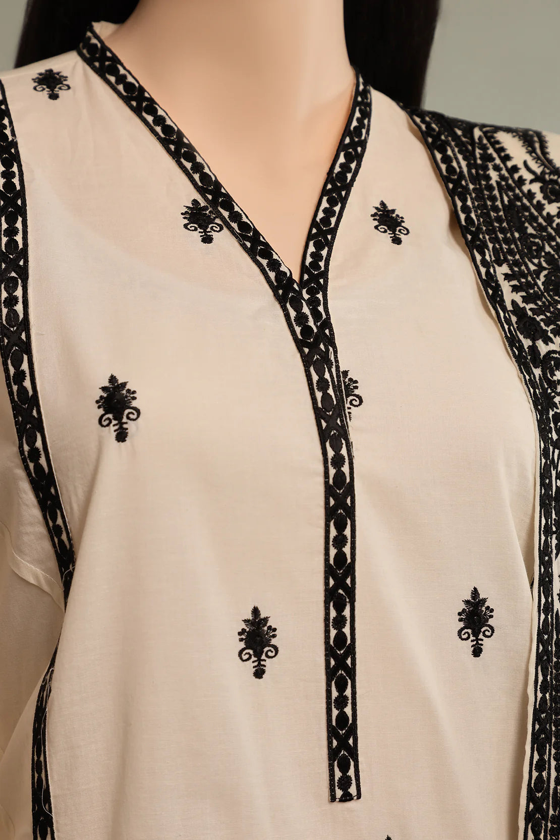 Saya 3Pc Embroidered Cambric Suit W3LP-019 gulbuy.com