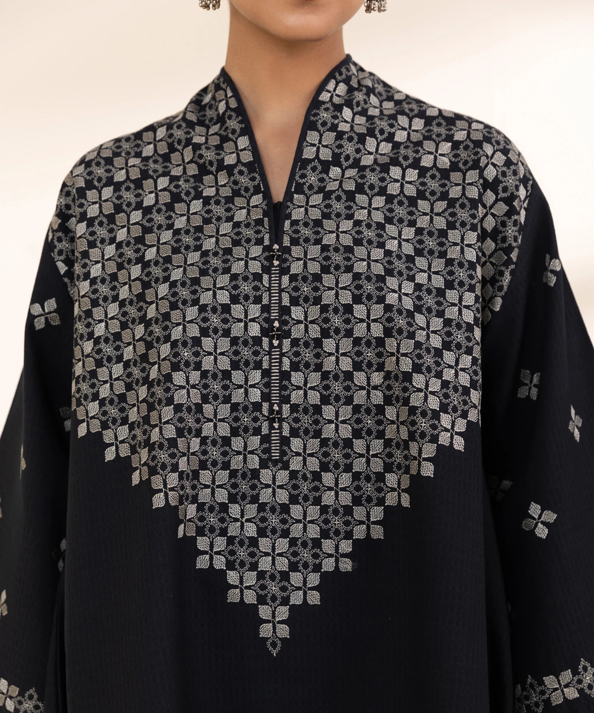 Sapphire 3Pc Embroidered Lawn Suit U3PEBW25V410 gulbuy.com
