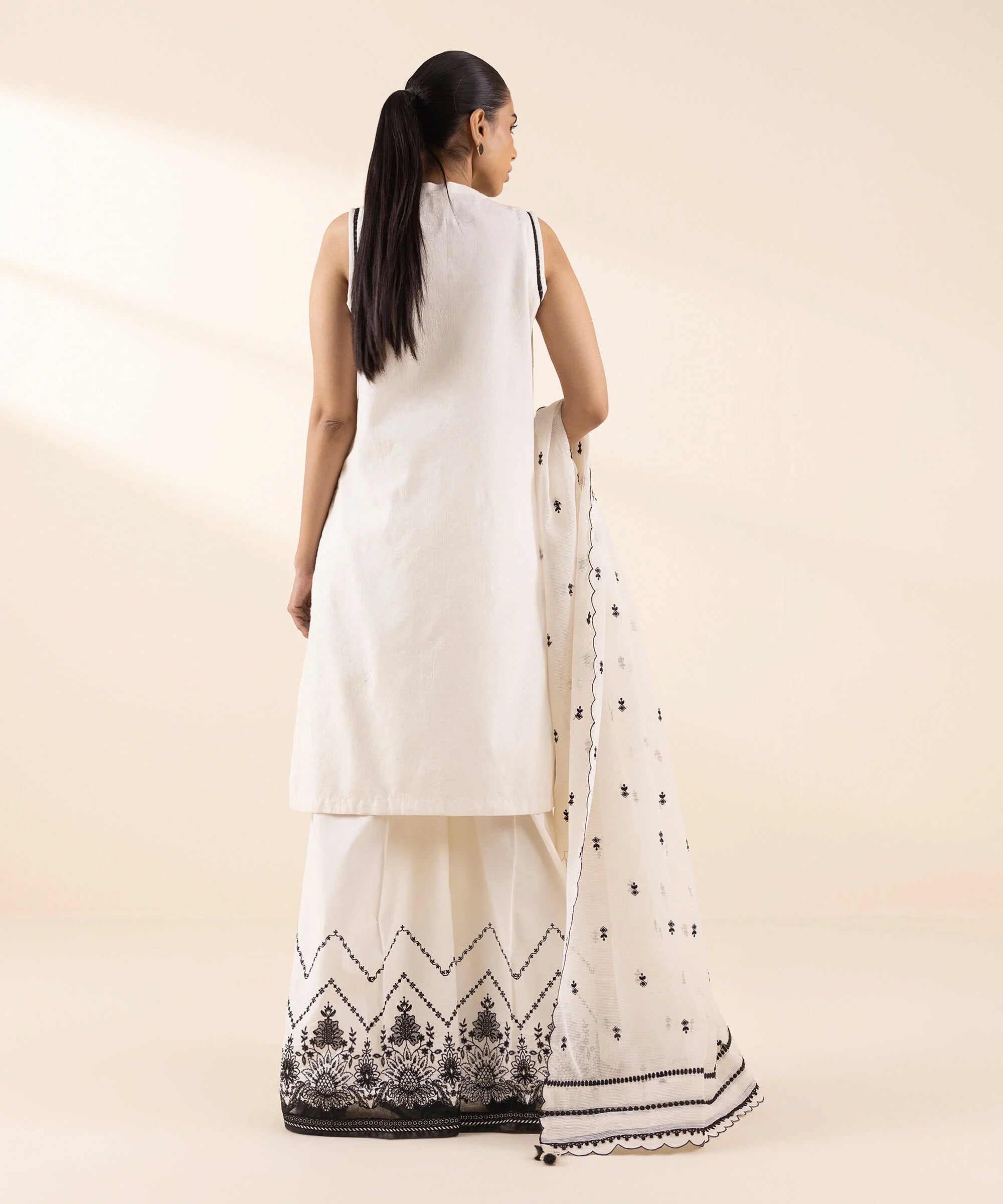 Sapphire 3Pc Embroidered Jacquard Suit U3PESG25V412 gulbuy.com