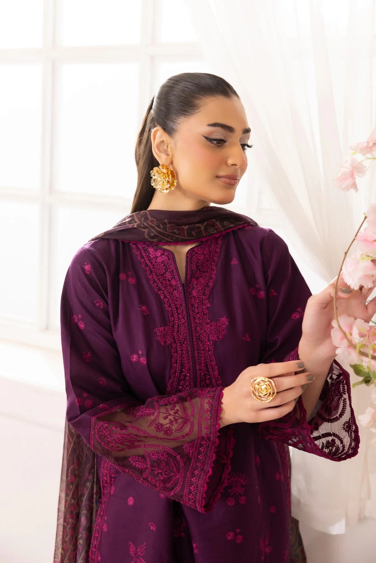 Mohagni 3Pc Embroidered Lawn Suit ZE-07 gulbuy.com