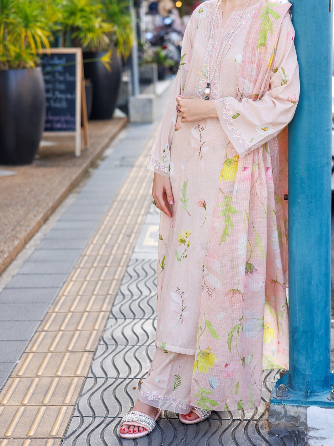 ALMIRAH 3 PIECE LAWN SUIT (ALP-3PS-1840)