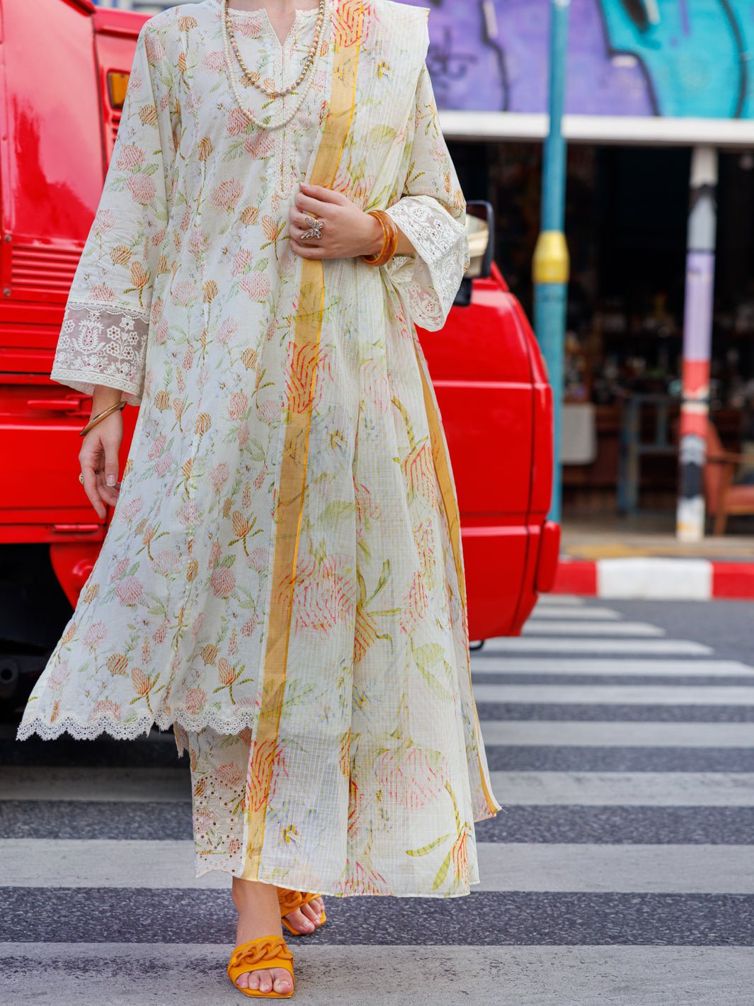 ALMIRAH 3 PIECE LAWN SUIT (ALP-3PS-1842)