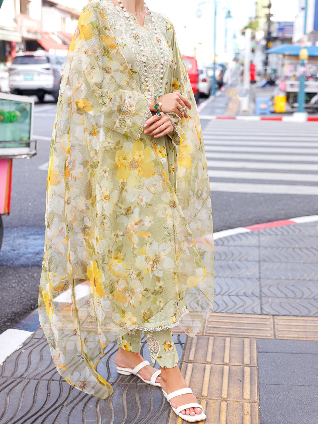 ALMIRAH 3 PIECE LAWN SUIT (ALP-3PS-1845)