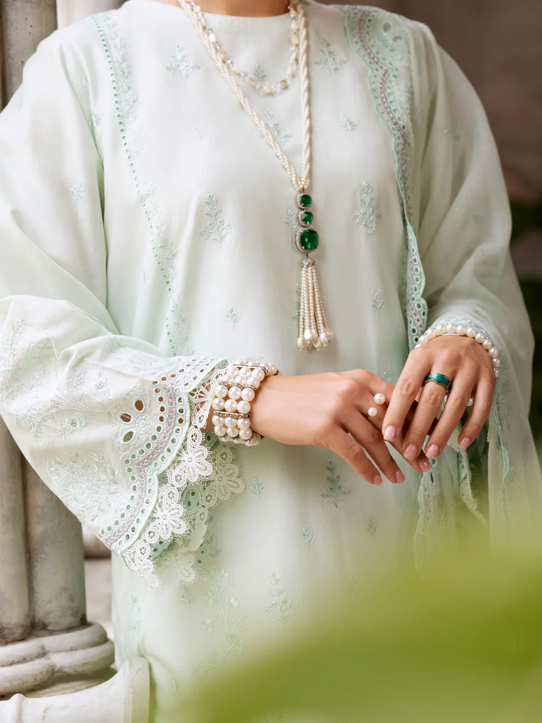 Almirah 3Pc Embroidery Lawn Suit ALP-3PS-2112 gulbuy.com