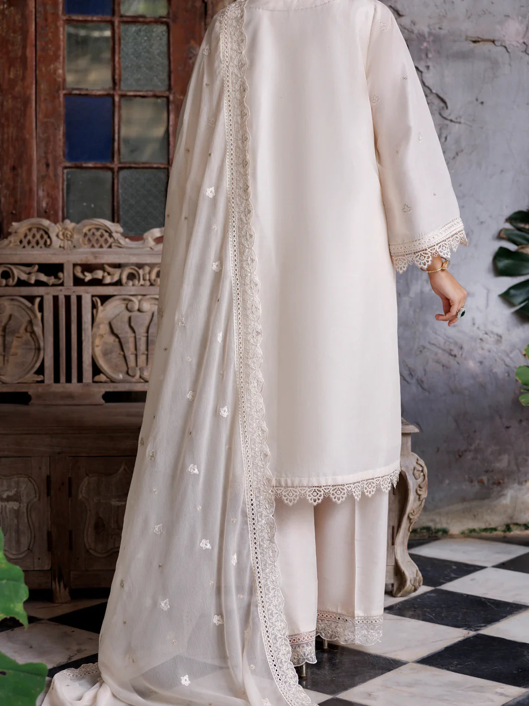 Almirah 3Pc Embroidery Lawn Suit ALP-3PS-2113 gulbuy.com