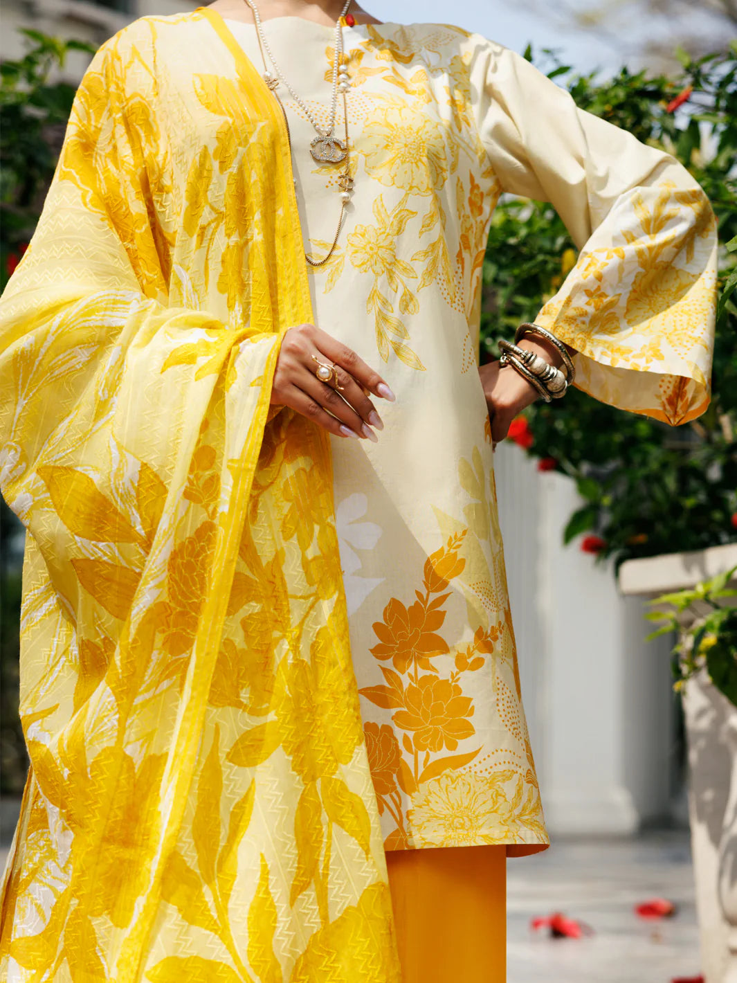 Almirah 3Pc Printed Lawn Suit ALP-3PS-2124 gulbuy.com