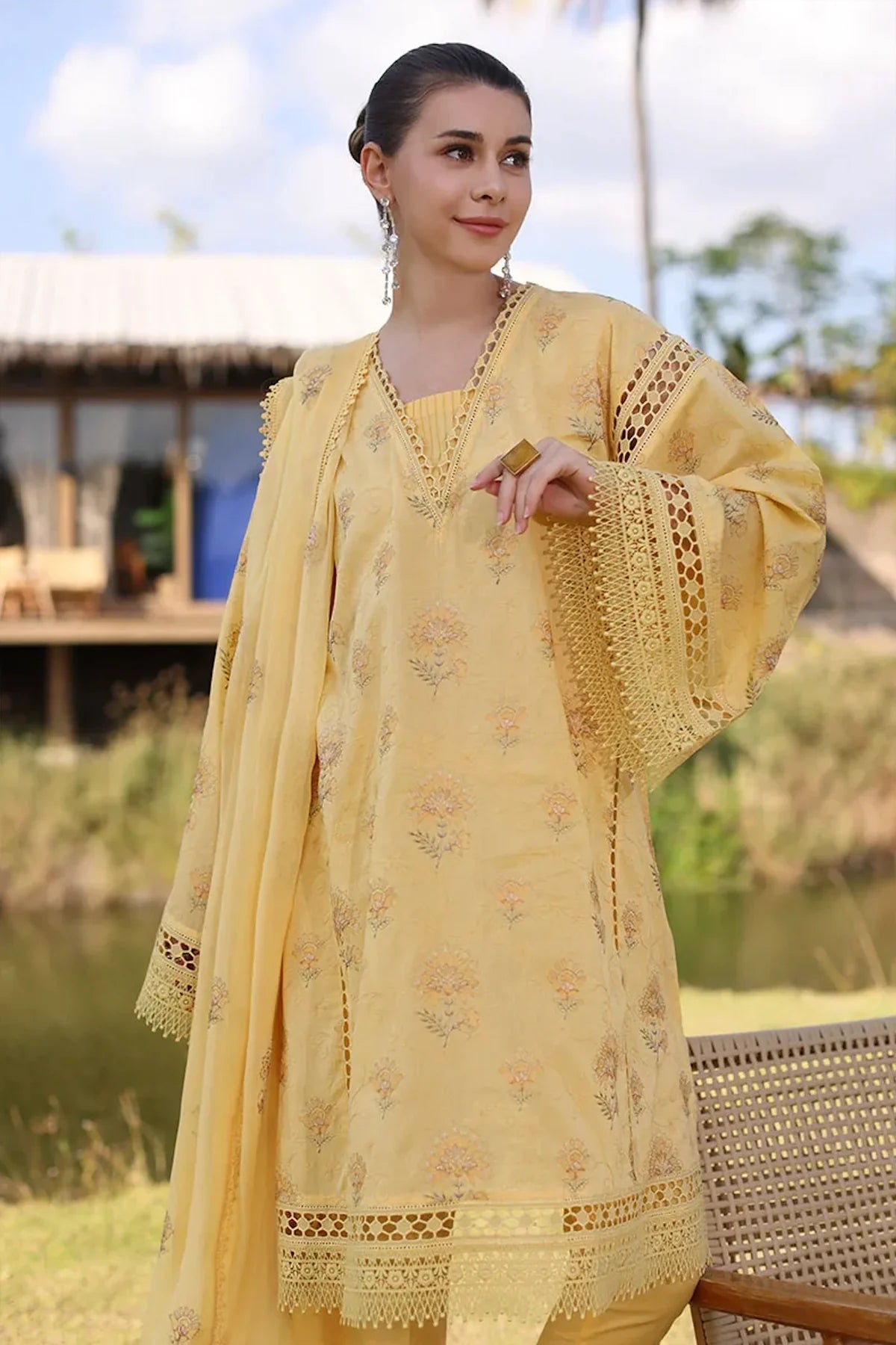 Gul Attire 3Pc Embroidered lawn Suit GA2032 gulbuy.com