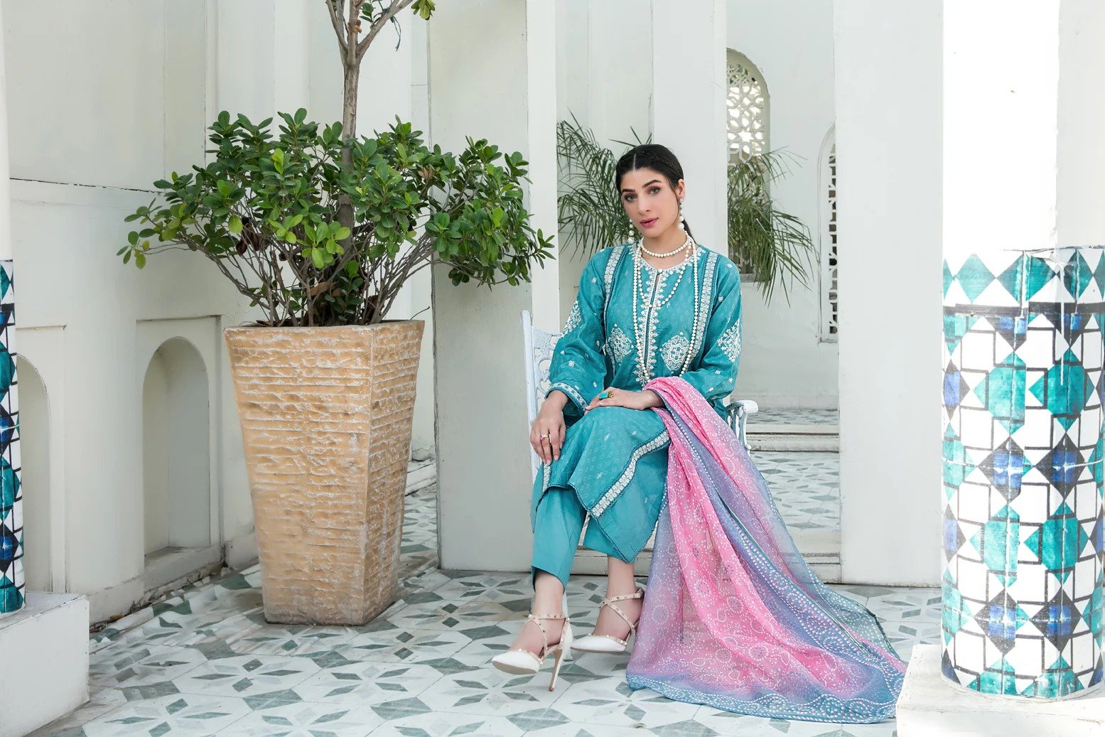 Tawakkal 3Pc Embroidered Lawn Suit D-8699 gulbuy.com