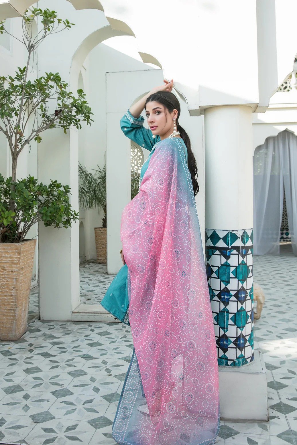 Tawakkal 3Pc Embroidered Lawn Suit D-8699 gulbuy.com