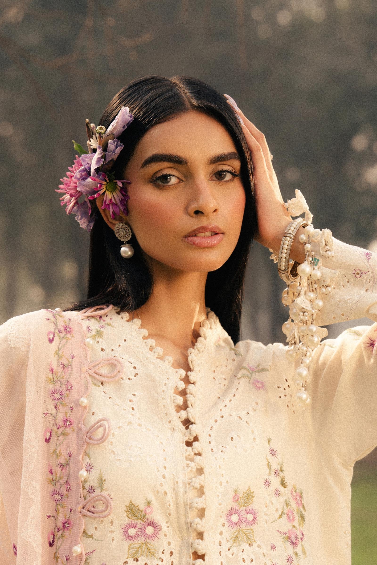 Sana Safinaz 3Pc Embroidered Lawn Suit L251-001A-3CT gulbuy.com