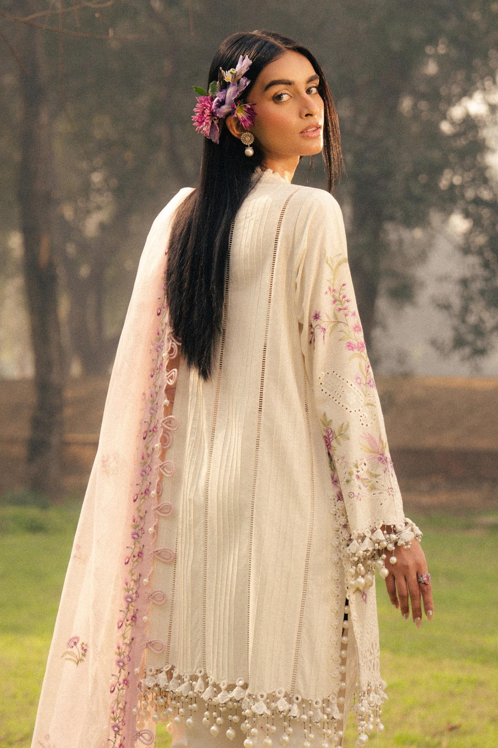 Sana Safinaz 3Pc Embroidered Lawn Suit L251-001A-3CT gulbuy.com