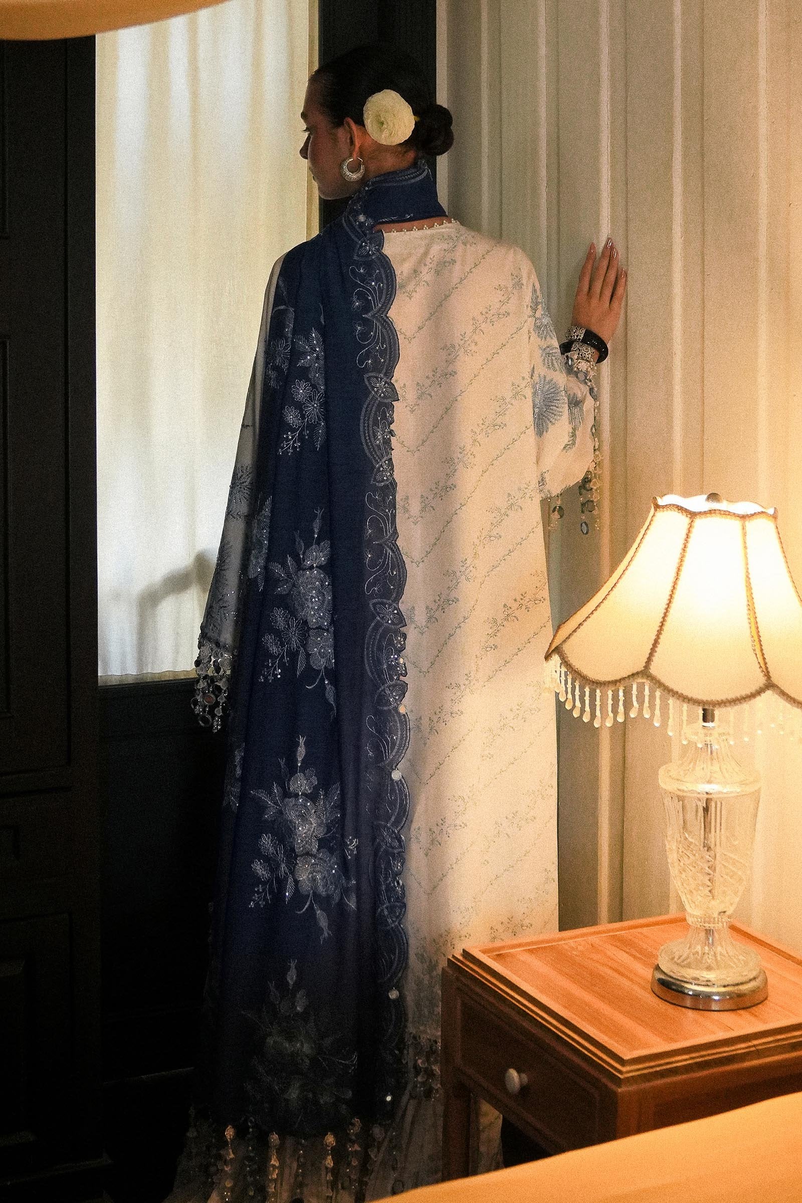 Sana Safinaz 3Pc Embroidered Lawn Suit L251-002A-3DI gulbuy.com