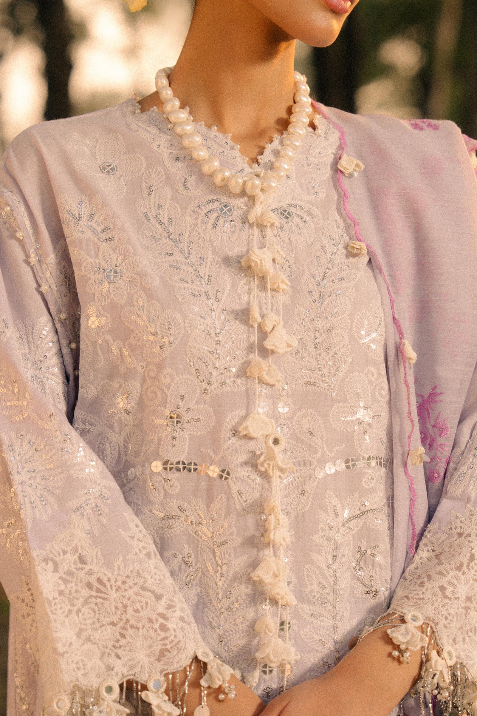 Sana Safinaz 3Pc Embroidered Lawn Suit L251-002B-3DI gulbuy.com
