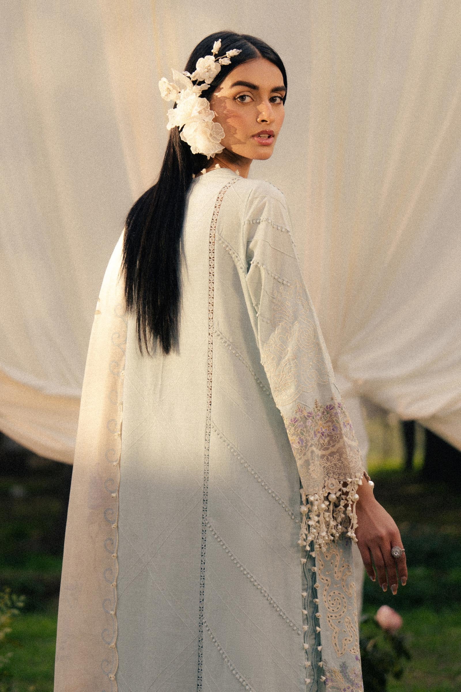 Sana Safinaz 3Pc Embroidered Lawn Suit L251-003B-3DI gulbuy.com