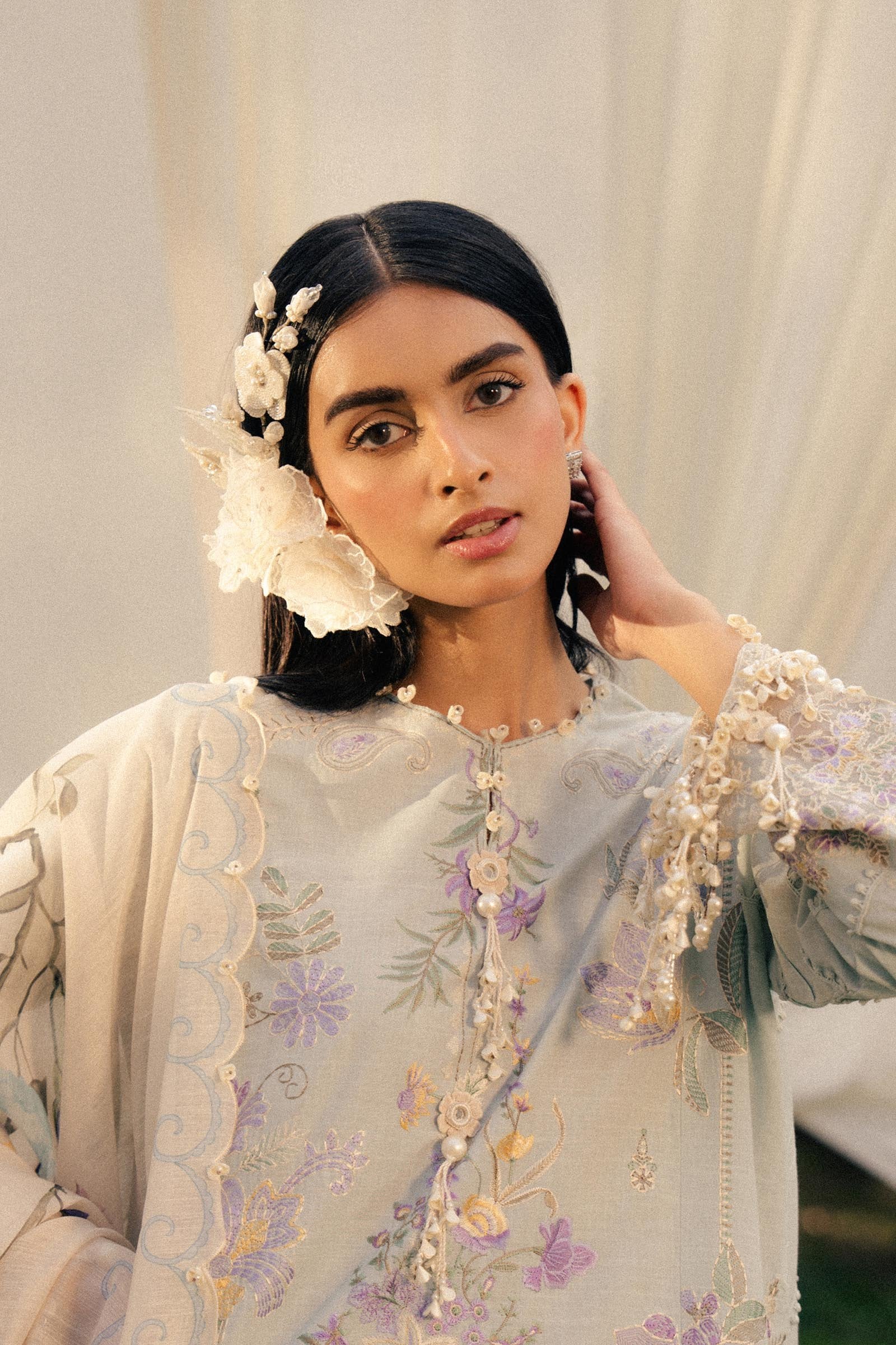 Sana Safinaz 3Pc Embroidered Lawn Suit L251-003B-3DI gulbuy.com