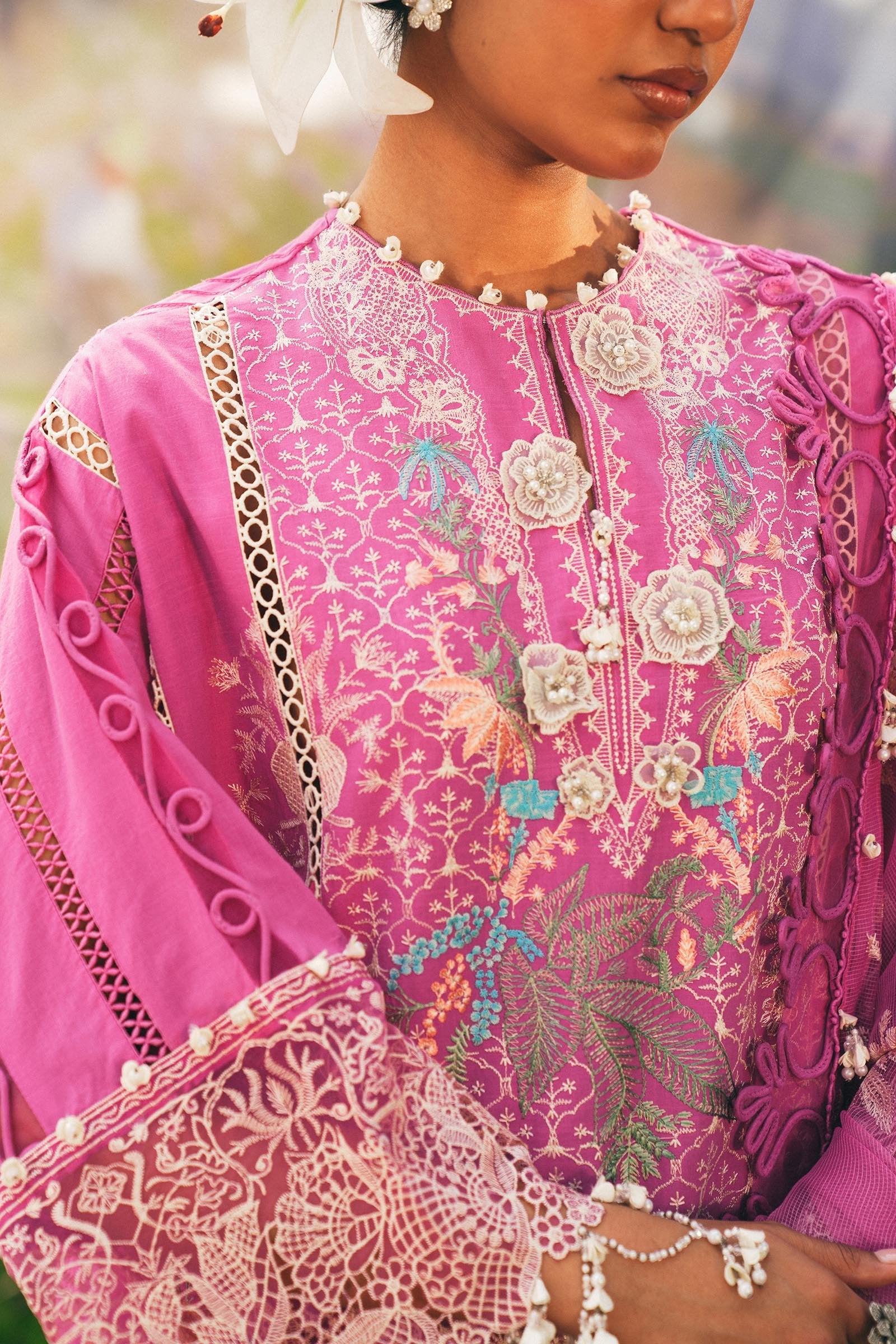 Sana Safinaz 3Pc Embroidered Lawn Suit L251-005A-3CT gulbuy.com