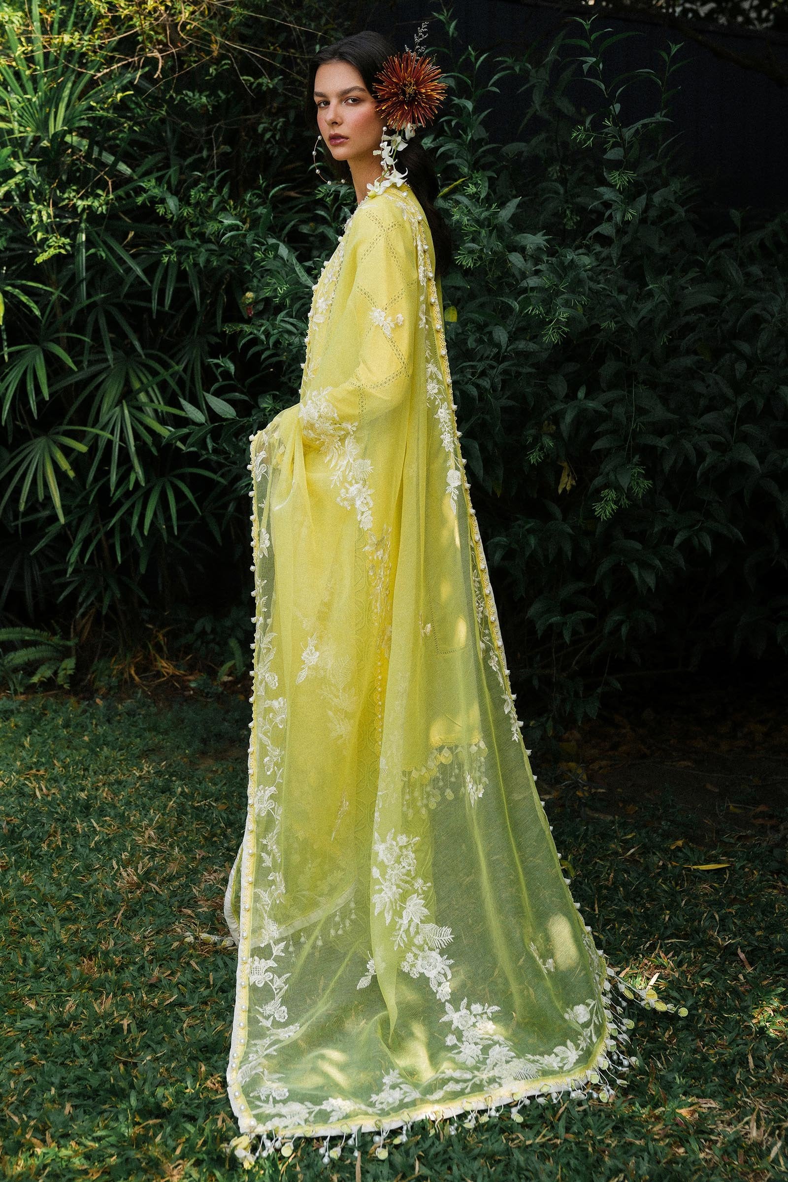 Sana Safinaz 3Pc Embroidered Lawn Suit L251-005B-3CT gulbuy.com