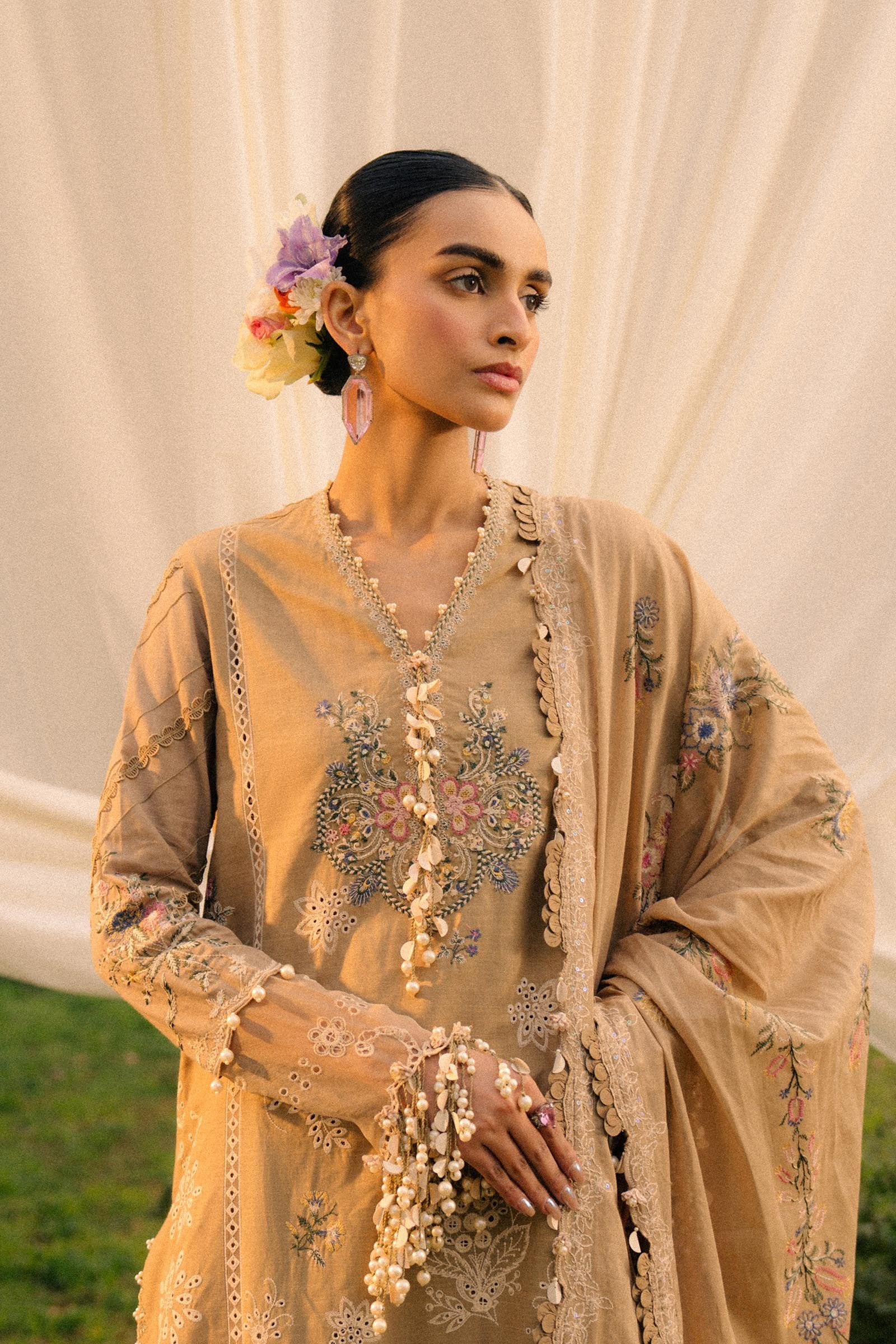 Sana Safinaz 3Pc Embroidered Lawn Suit L251-006A-3CH gulbuy.com