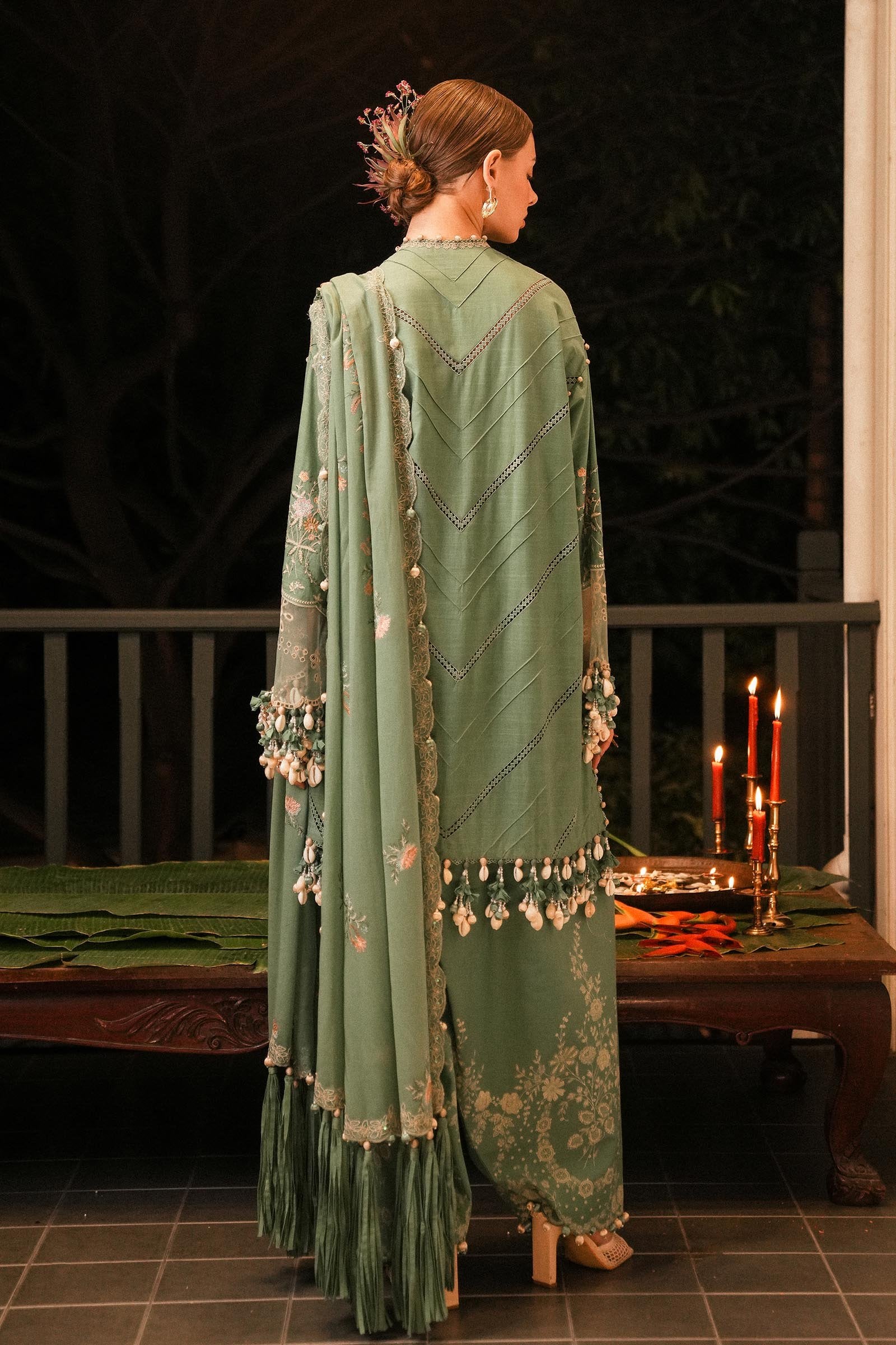 Sana Safinaz 3Pc Embroidered Lawn Suit L251-006B-3CH gulbuy.com