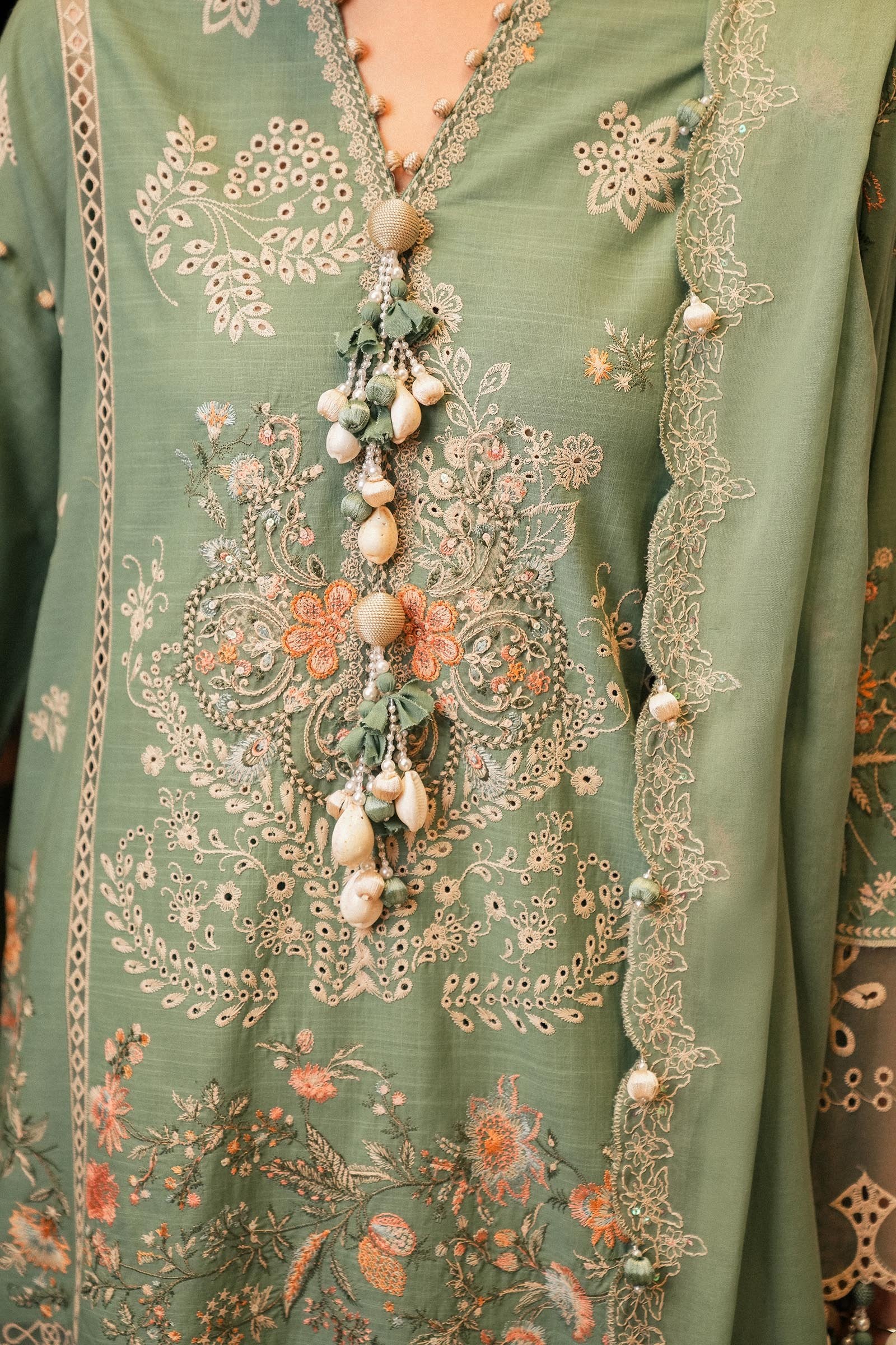 Sana Safinaz 3Pc Embroidered Lawn Suit L251-006B-3CH gulbuy.com