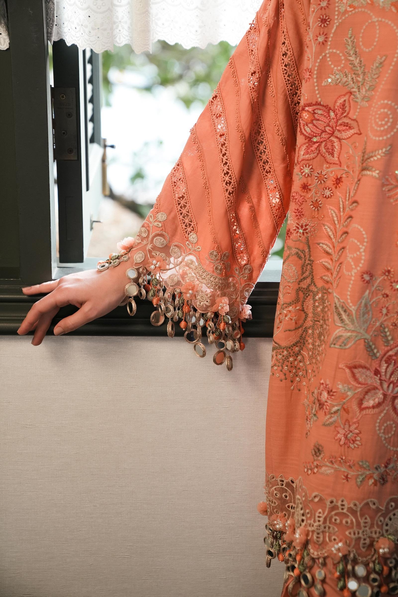 Sana Safinaz 3Pc Embroidered Lawn Suit L251-007A-3CT gulbuy.com