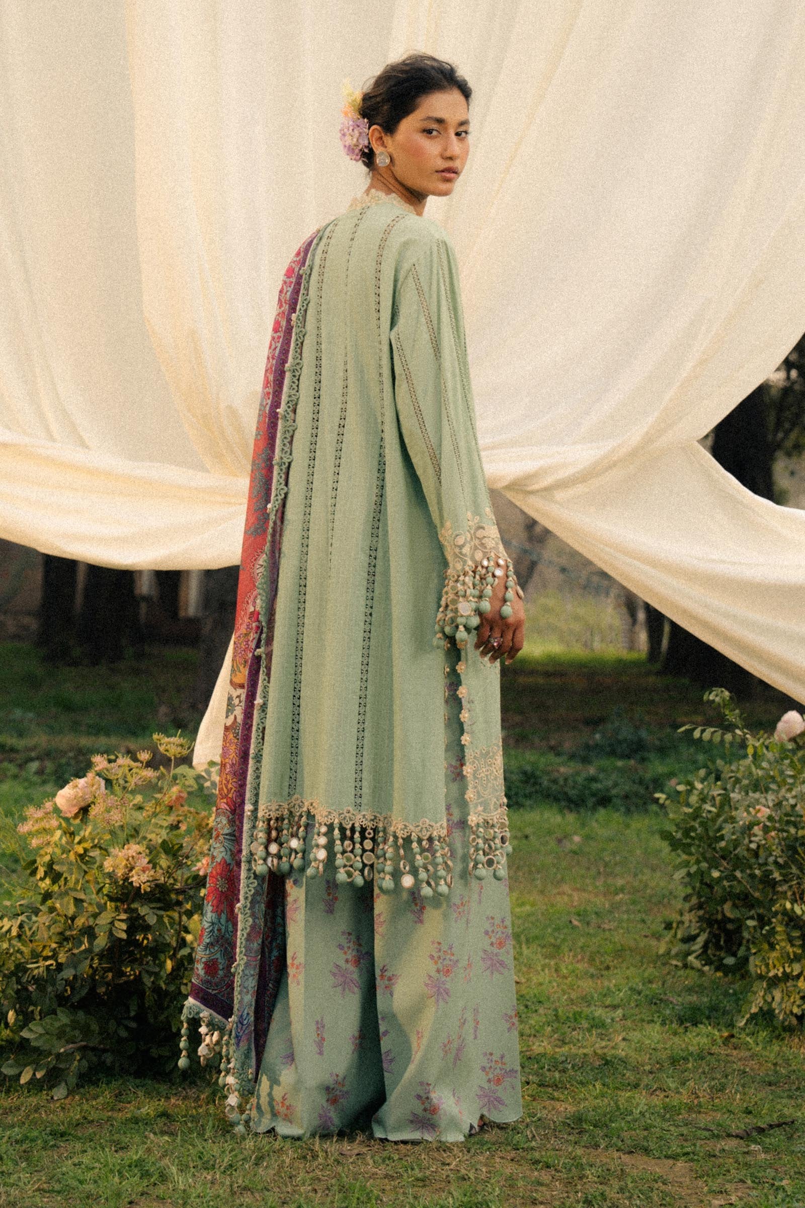 Sana Safinaz 3Pc Embroidered Lawn Suit L251-007B-3CT gulbuy.com