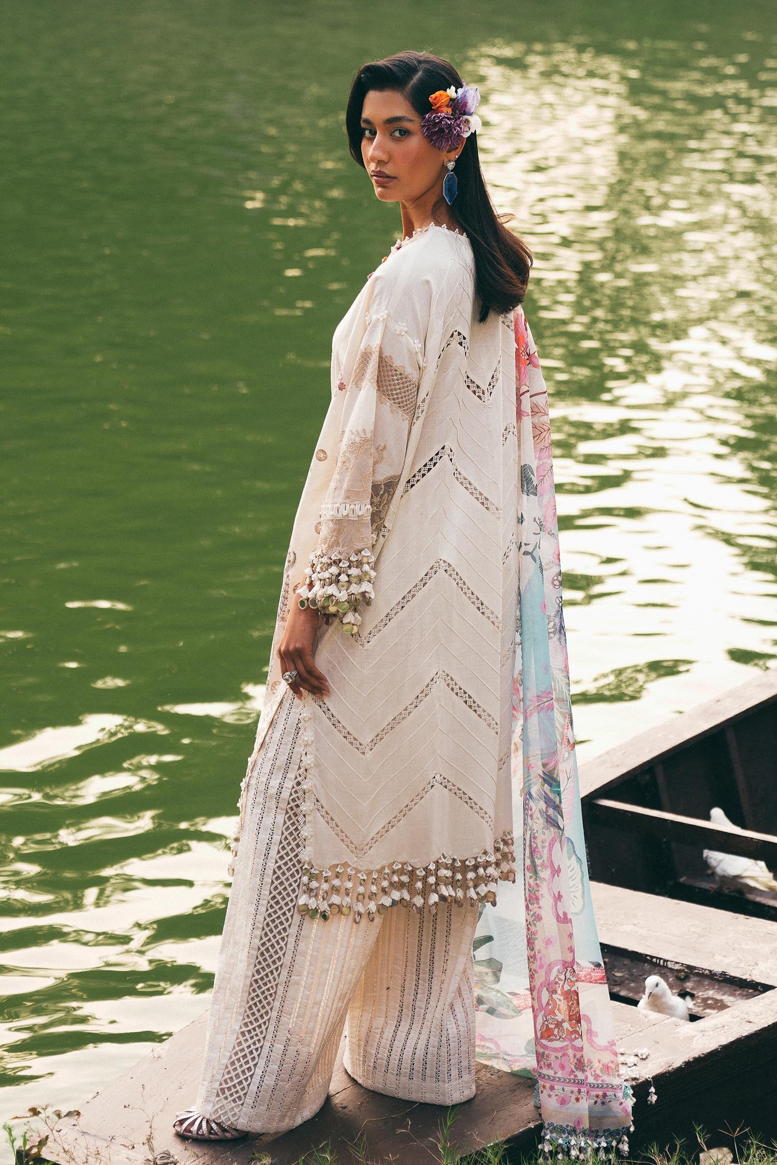 Sana Safinaz 3Pc Embroidered Lawn Suit L251-010B-3DI gulbuy.com
